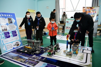 第35届宁夏青少年科技创新大赛青少年 机器人竞赛在盐池一决胜负