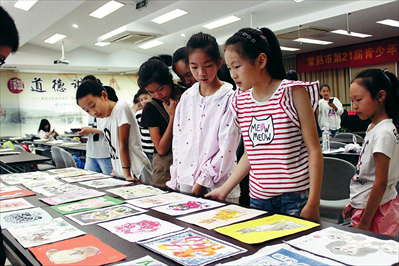 集邮夏令营乐趣多 生肖狗设计吸引眼球